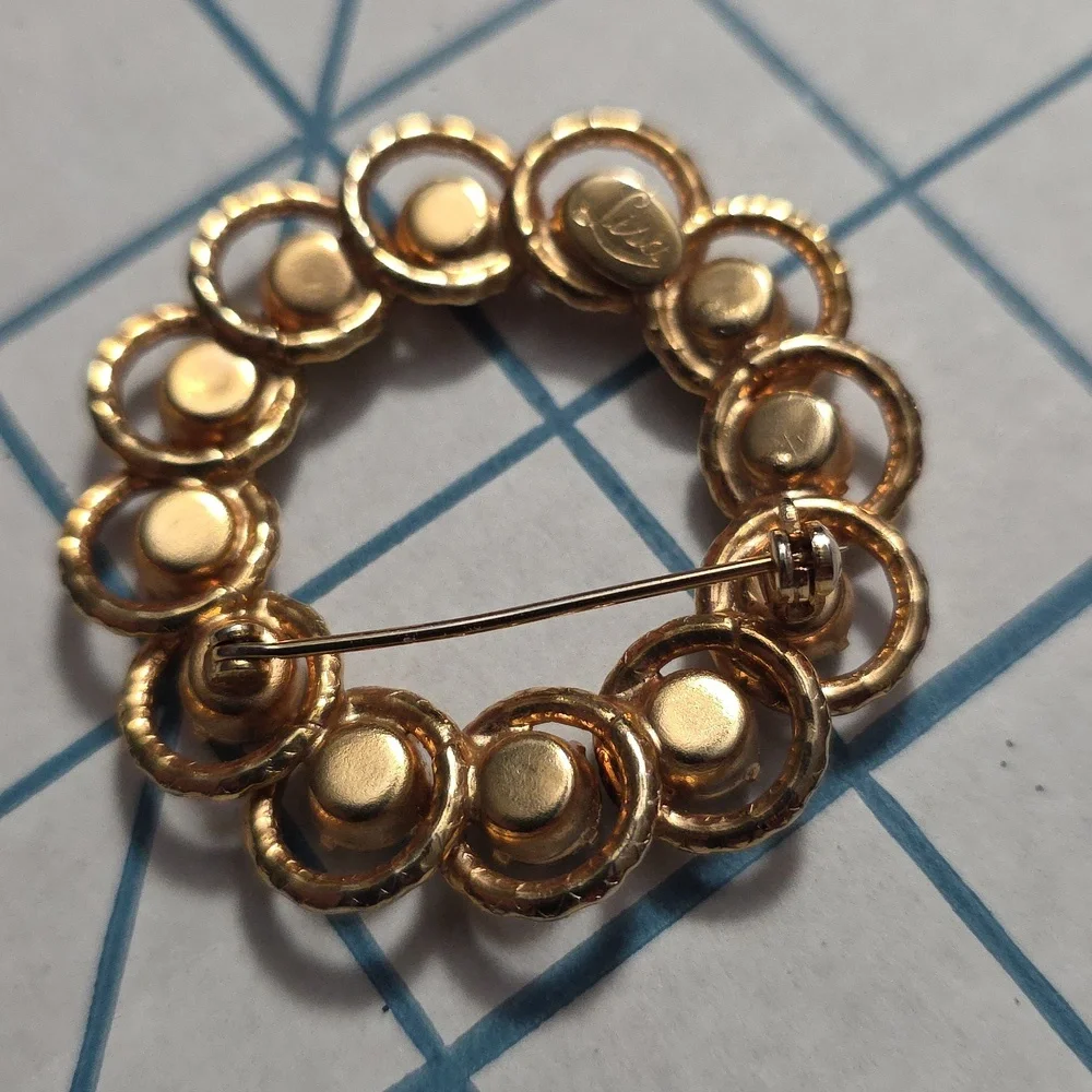 Vibrant Gold-Tone Multicolor Crystal‎ Brooch Vintage Lisa